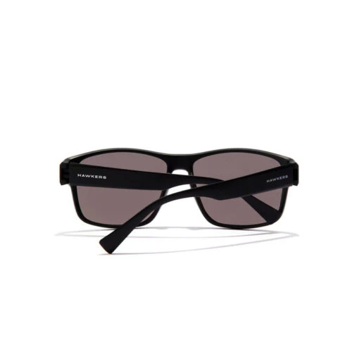 HAWKERS Gafas De Sol Para Hombre Y Mujer BLACK DARK POLARIZED - FASTER RAW -Aventura Tienda gafas de sol para hombre y mujer black dark polarized faster raw 4